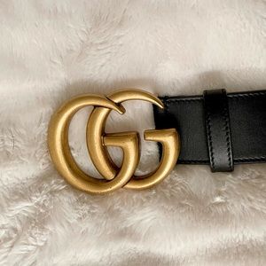 Gucci wide leather belt size 70. Double G buckle.